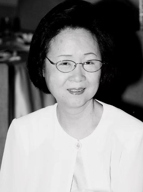 瓊瑤別塵世，健康引警思